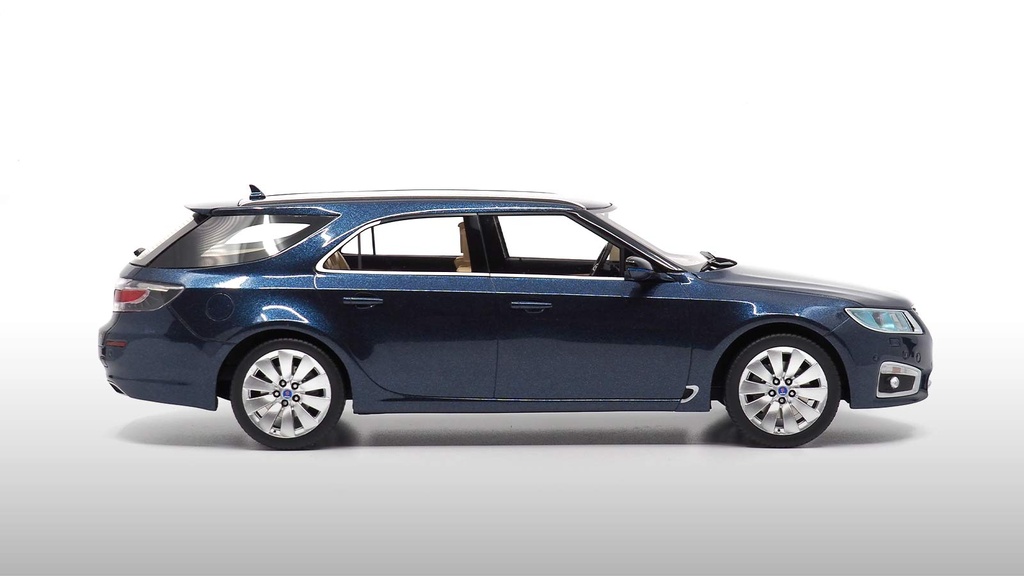 1:18 SAAB 9-5 SPORTCOMBI - 2010 EDICIÓN LIMITADA NUMERADA