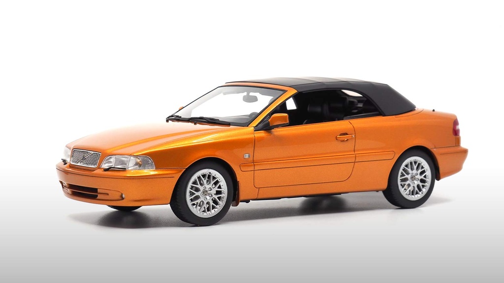 1:18 VOLVO C70 CONVERTIBLE - NEW EDITION - 1999 EDICIÓN LIMITADA NUMERADA