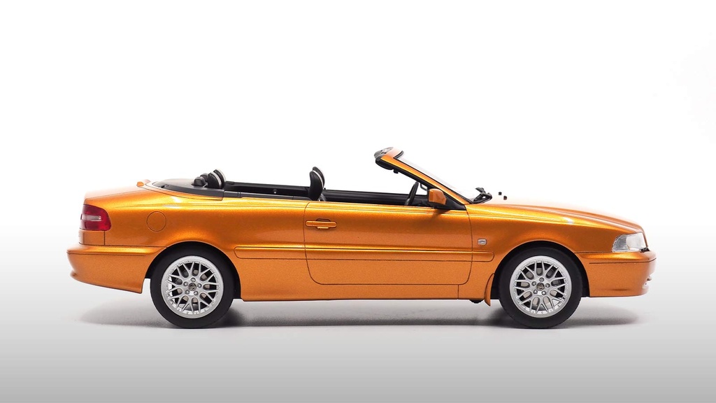 1:18 VOLVO C70 CONVERTIBLE - NEW EDITION - 1999 EDICIÓN LIMITADA NUMERADA