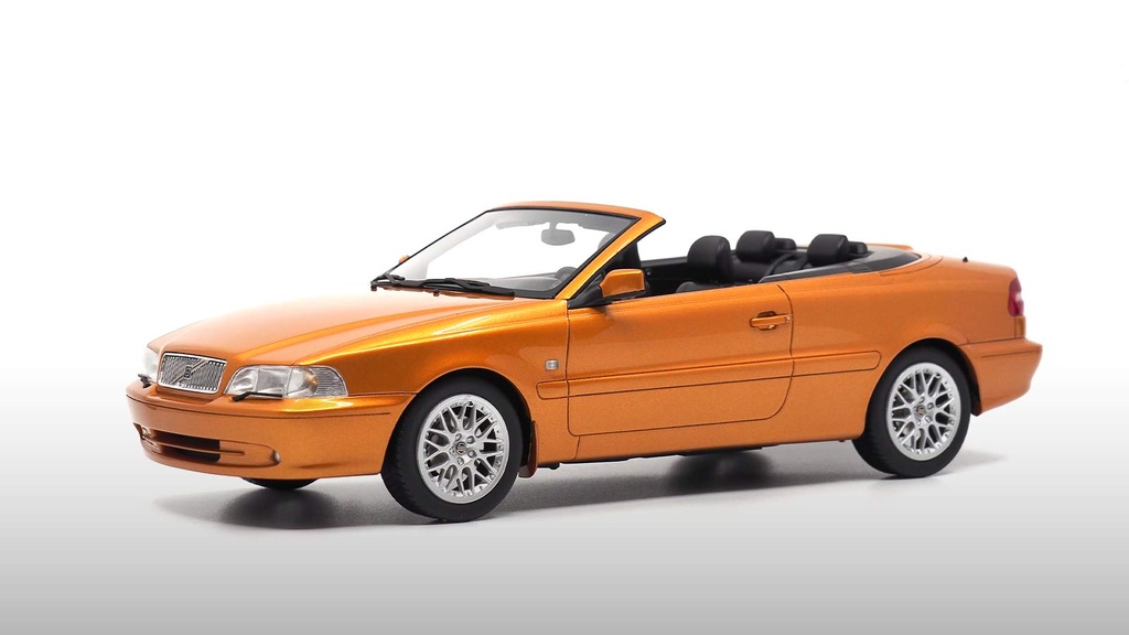 1:18 VOLVO C70 CONVERTIBLE - NEW EDITION - 1999 EDICIÓN LIMITADA NUMERADA