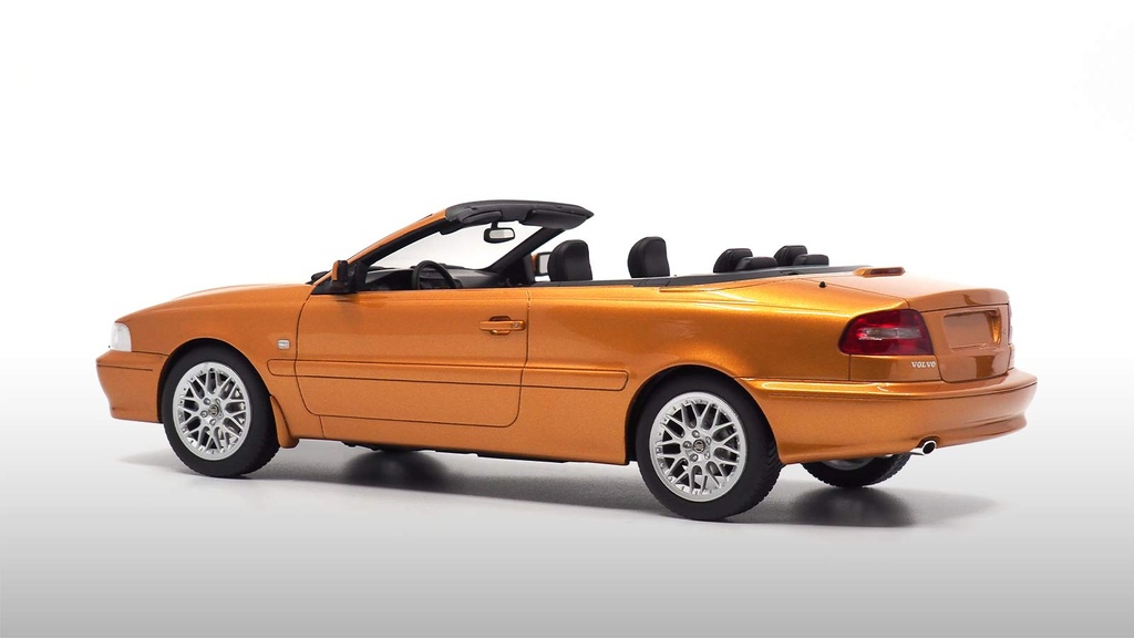 1:18 VOLVO C70 CONVERTIBLE - NEW EDITION - 1999 EDICIÓN LIMITADA NUMERADA