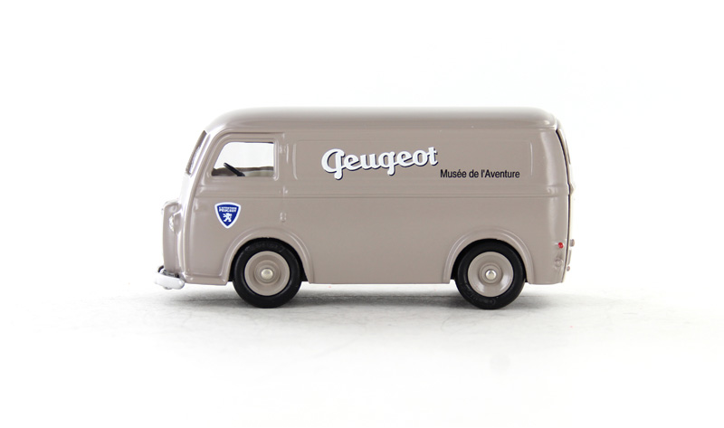1:43 PEUGEOT D4 A "PEUGEOT" CON SWAROVSKI®  - EDICIÓN LIMITADA NUMERADA - MINIALUXE