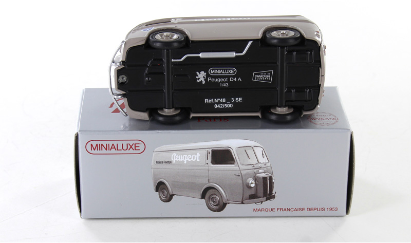 1:43 PEUGEOT D4 A "PEUGEOT" CON SWAROVSKI®  - EDICIÓN LIMITADA NUMERADA - MINIALUXE