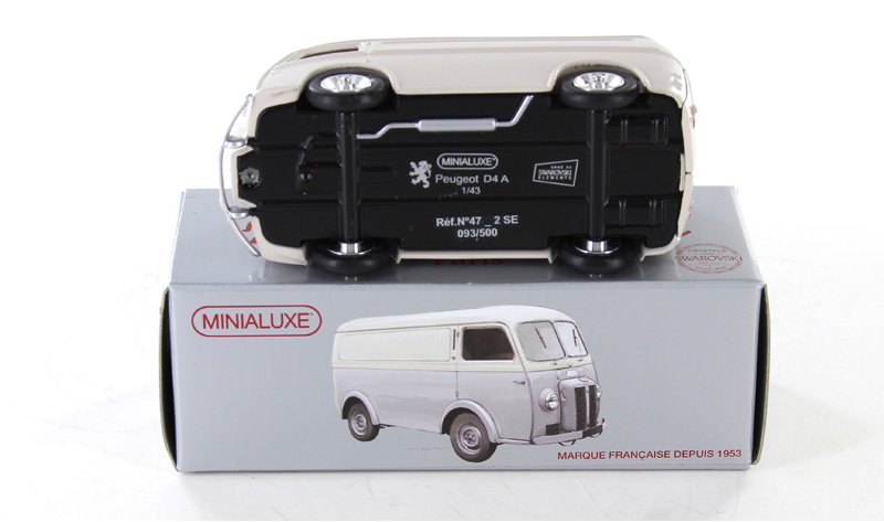 1:43 PEUGEOT D4 A CON SWAROVSKI®  - EDICIÓN LIMITADA NUMERADA - MINIALUXE