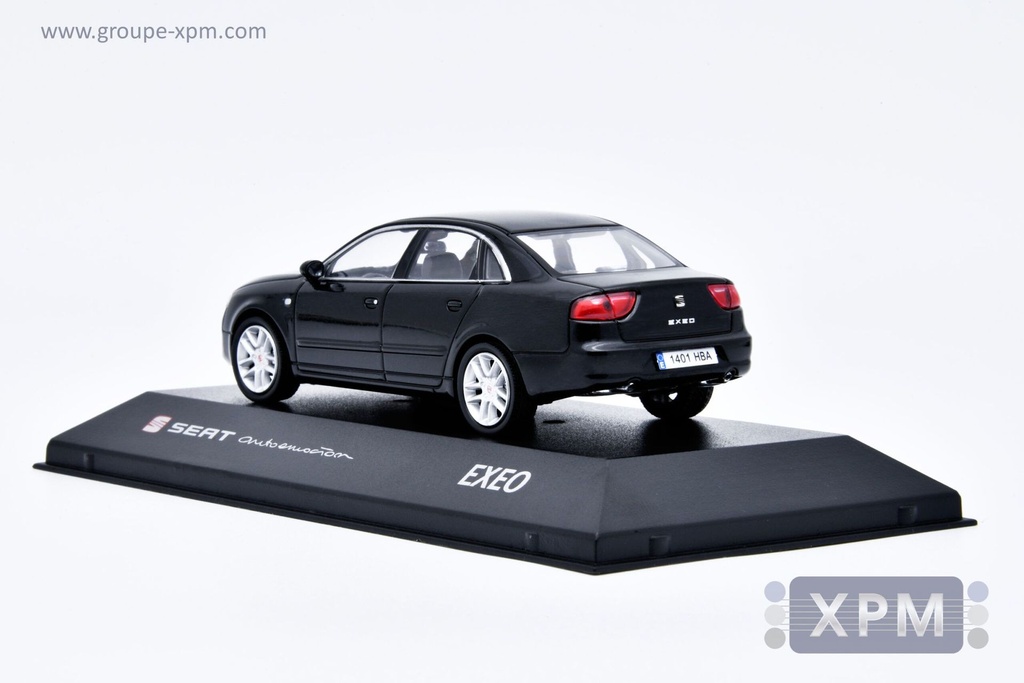 1:43 SEAT EXEO SEDAN MAGIC - 2012