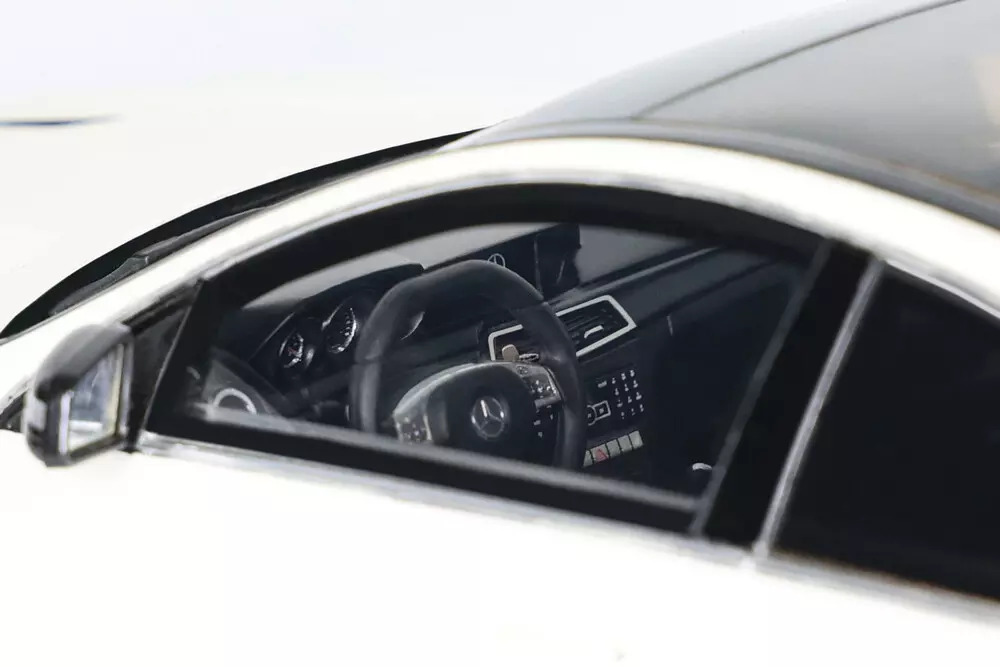 1:18 MERCEDES BENZ C63 (W204) AMG EDITION 507 - 2014 EDICIÓN LIMITADA NUMERADA