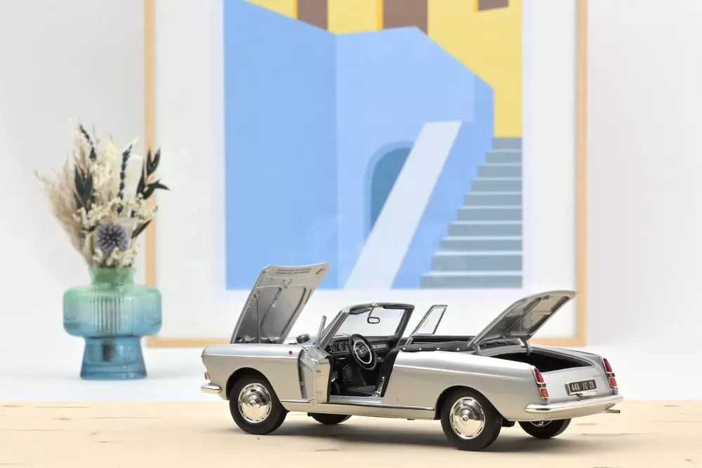 1:18 PEUGEOT 404 CABRIOLET- 1967