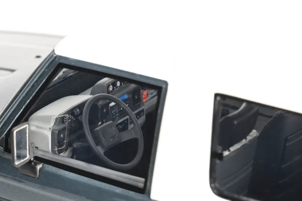 1:18 TOYOTA LAND CRUISER LJ73 - 1987- EDICIÓN LIMITADA NUMERADA