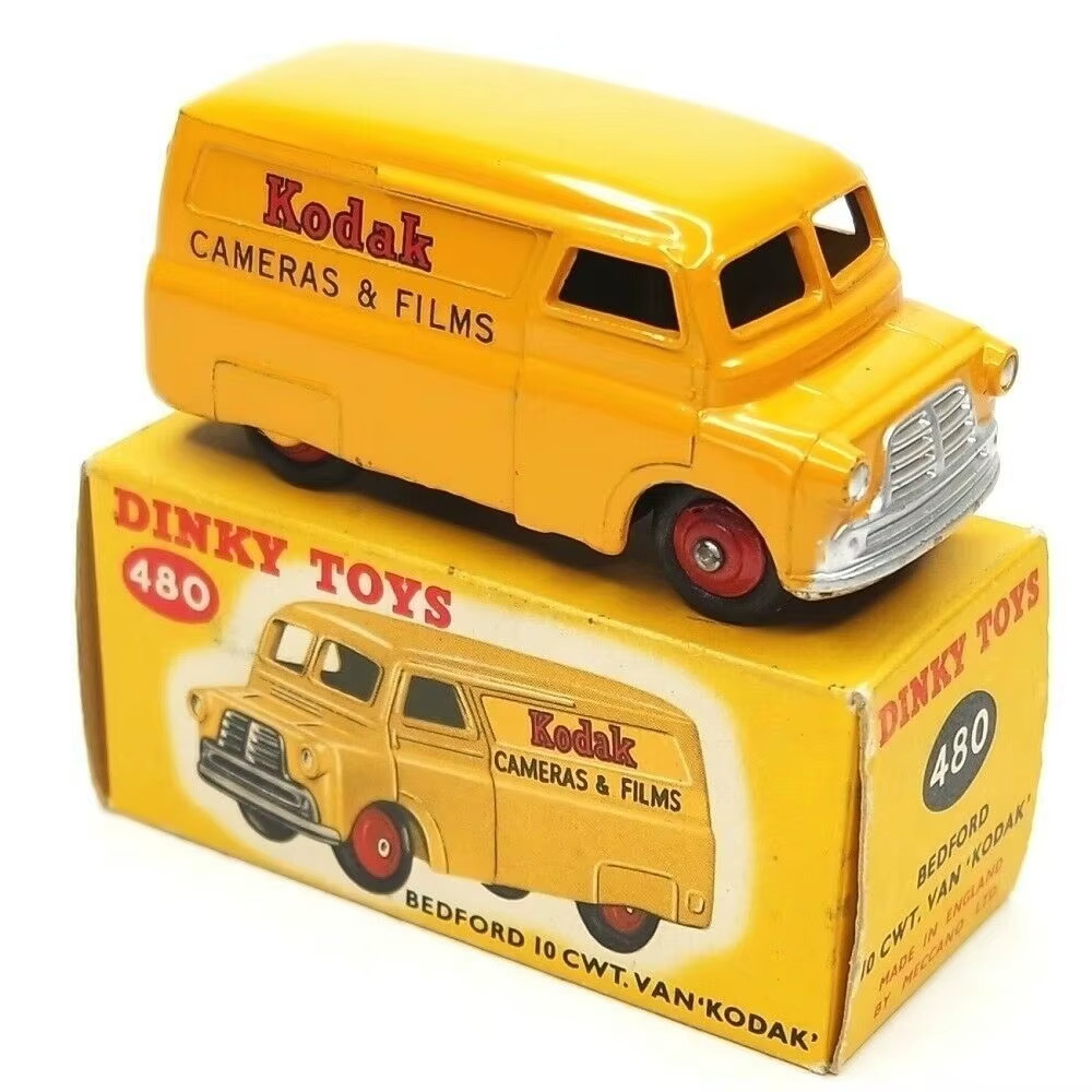 1:43 BEDFORD CWT VAN KODAK (Nº480)