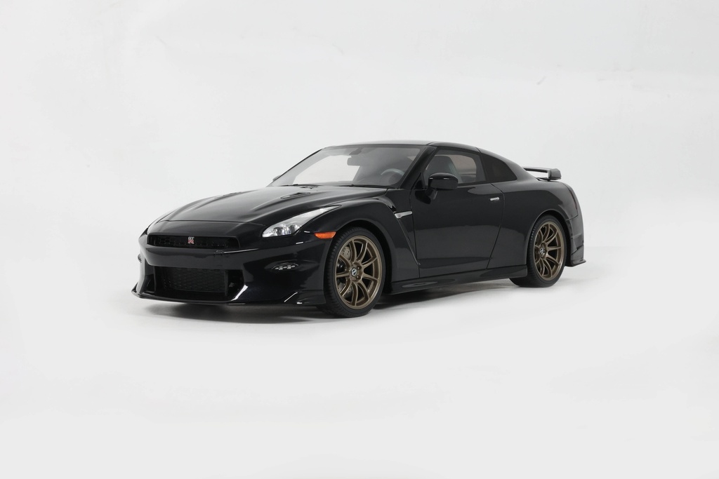 1:18 NISSAN GT-R TAKUMI EDITION - 2024 EDICION LIMITADA NUMERADA