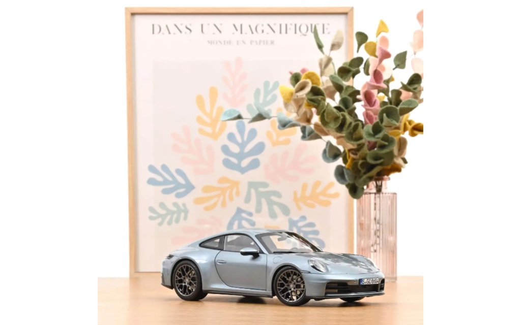 1:18 PORSCHE 911 (992.2) CARRERA - 2025
