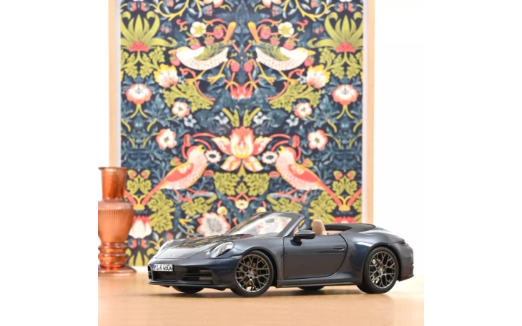 1:18 PORSCHE 911 (992.2) CARRERA CABRIOLET - 2025