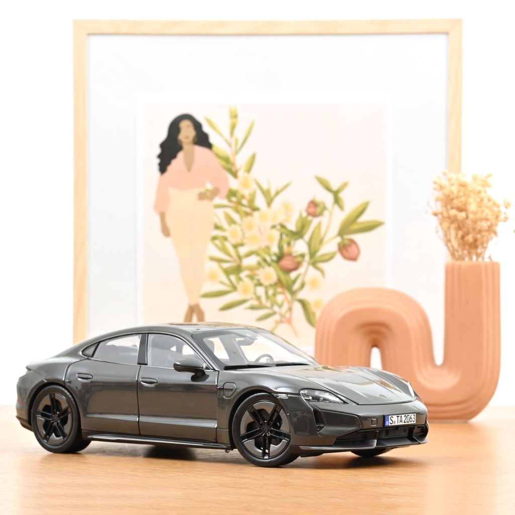 1:18 PORSCHE TAYCAN TURBO S - 2024 