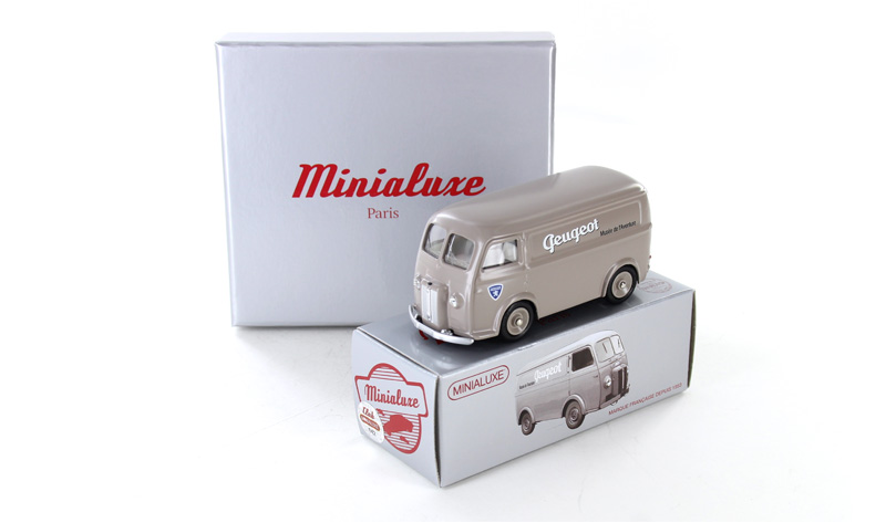 1:43 PEUGEOT D4 A "PEUGEOT" CON SWAROVSKI®
