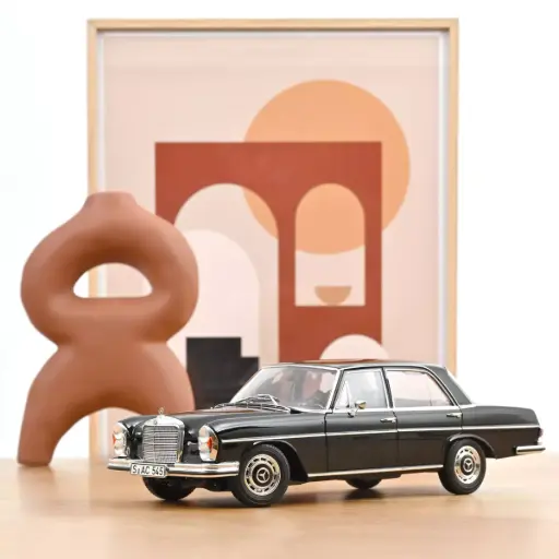 [183360] 1:18 Mercedes-Benz 280 SE (W108) - 1968