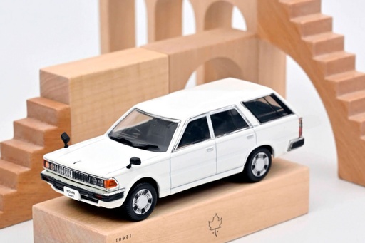 [420175] 1:43 NISSAN CEDRIC VAN DELUXE - 1995